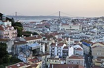 Biosphoto | 1600493 | Overlooking the historic city centre of Lisbon and the Tagus River, Portugal, Europe | © Florian Kopp / imageBROKER / Biosphoto