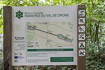Biosphoto | 2588062 | Panneau indiquant la réserve naturel des Ramières dans la vallée de la Drôme à Loriol sur Drôme, France. | &copy; Antoine Boureau / Biosphoto