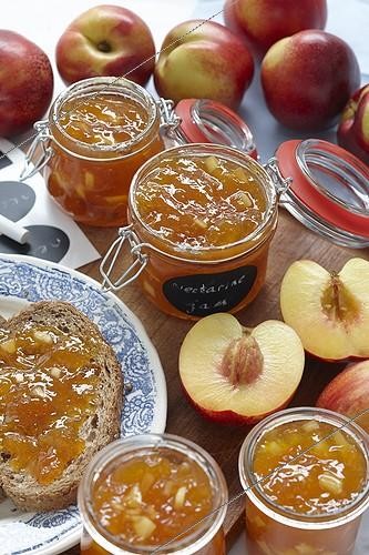 Biosphoto | 2024969 | Pêcher Prunus ; Nectarine jam | &copy; Visions Pictures / Visions Pictures / Biosphoto