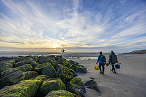 Biosphoto | 2610003 | Pêcheurs au coucher de soleil sur la plage d'Equihen, Côte d'Opale, Pas de Calais, France | &copy; Yann Avril / Biosphoto