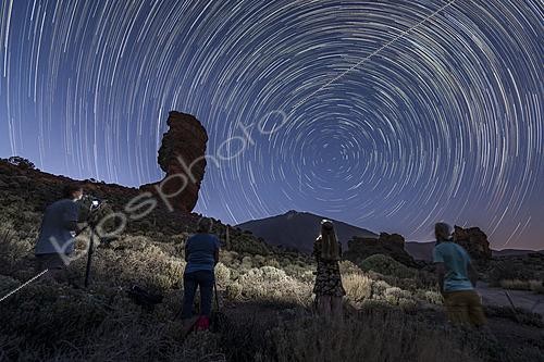 Biosphoto | 2624489 | Photographers of celestial landscapes at the foot of Roque Cinchado, the imposing rock is a prime subject in Teide National Park, with the volcano in the background, Tenerife, Canary Islands, Spain. | &copy; Philippe Jacquot / Biosphoto
