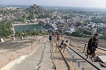 Biosphoto | 1604998 | Pilgrims on the way up the Indragiri Hill, Sravanabelagola, Hassan district, Karnataka, South India, India, Asia | © Olaf Krueger / imageBROKER / Biosphoto