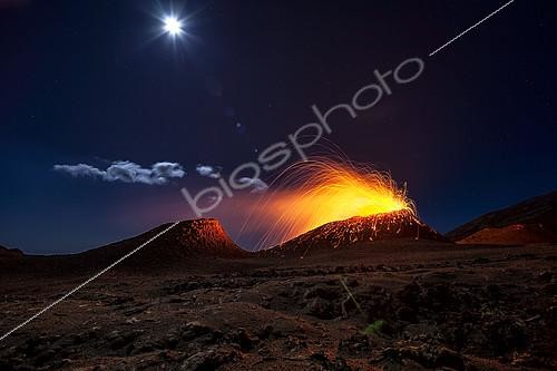 Biosphoto | 2090962 | Piton de la Fournaise in activity, Volcano eruption of July 31, 2015, Reunion | &copy; Gabriel Barathieu / Biosphoto