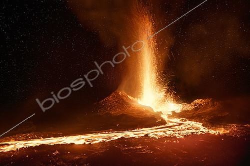 Biosphoto | 2090985 | Piton de la Fournaise in activity, Volcano eruption 13 of september 2016, Reunion | &copy; Gabriel Barathieu / Biosphoto