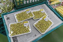 Biosphoto | 2588053 | Plastic-wrapped peas in the Gyomusuper supermarket in Sakai, Osaka, Japan. | &copy; Antoine Boureau / Biosphoto