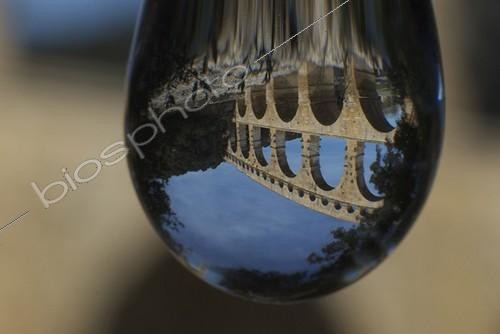 Biosphoto | 755050 | Pont du Gard reflected in a drop France | &copy; Jean-Philippe Vantighem / Biosphoto