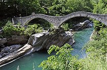 Biosphoto | 1608063 | Ponte dei Salti bridge, Lavertezzo, Valle Verzasca valley, canton Ticino, Switzerland, Europe | © Olaf Krueger / imageBROKER / Biosphoto