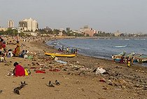 Biosphoto | 1487958 | Poor Indians and garbage on Chawpatty Beach, Mumbai, India, Asia | &copy; Pixal / imageBROKER / Biosphoto
