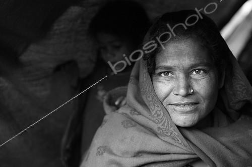 Biosphoto | 1072565 | Portrait of woman wrapped in a shawl Kathmandu Nepal | &copy; Antoine Boureau / Biosphoto
