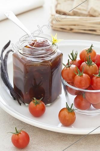 Biosphoto | 1795610 | Pot de Confiture de Tomates cerises et Tomates cerises | &copy; Frédérique Bidault / Biosphoto