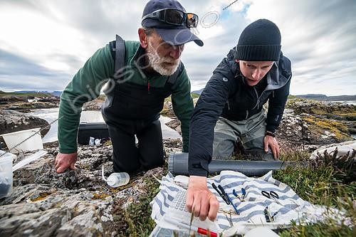 Biosphoto | 2606309 | Préparation de l'atelier de marquage des truites. Baie Irlandaise, Archipel des Kerguelen. | &copy; Armand Patoir / Biosphoto