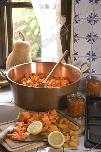 Biosphoto | 712973 | Préparation de confiture de Courge 'Sucrine du Berry' | &copy; NouN / Biosphoto