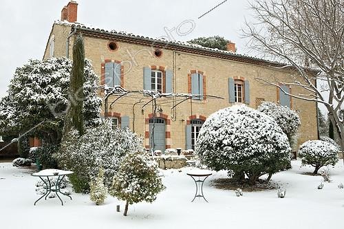 Biosphoto | 696778 | Provencal farmhouse and garden in the snow in Provence | &copy; Philippe Giraud / Biosphoto