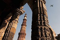 Biosphoto | 1604462 | Qutb Minar minaret with aircraft flying above, UNESCO World Cultural Heritage, New Delhi, India | © Olaf Krueger / imageBROKER / Biosphoto
