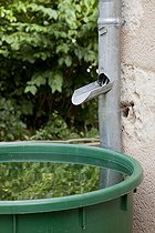 Biosphoto | 1646384 | Rain water butt in a garden | &copy; NouN / Biosphoto