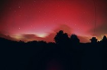 Biosphoto | 1254890 | Red aurora over the Finistère France | &copy; Laurent Laveder / Biosphoto
