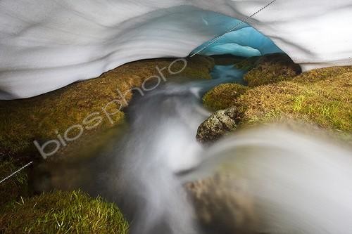 Biosphoto | 2039495 | River under the snow at spring - Guadarrama Spain | &copy; Óscar Díez Martínez / Biosphoto