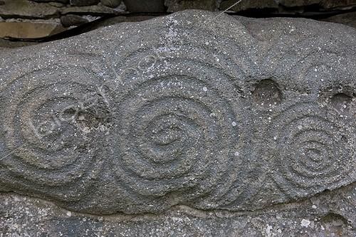 Biosphoto | 1013797 | Rock carved with spirals Site of Newgrange Ireland | &copy; Michel Gunther / Biosphoto