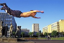 Biosphoto | 1606758 | Rollerblader in front of rows of houses in Dresden, Saxony, Germany | © Michael Peuckert / imageBROKER / Biosphoto