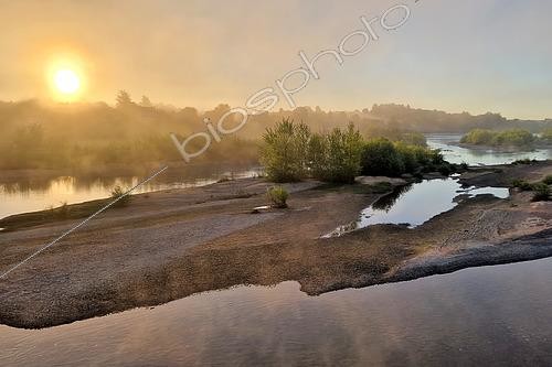 Biosphoto | 2615429 | Sandbanks and the Loire River from the bridge of Pouilly-sur-Loire at dawn, Nièvre, France. | &copy; Pierre Vernay / Biosphoto