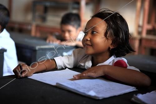 Biosphoto | 1159563 | Schoolgirl listening in class Gangga Lombok Indonesia | &copy; Antoine Boureau / Biosphoto