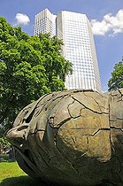 Biosphoto | 1601194 | Sculpture Eros Besdato by Igor Mitoraj in front of the Eurotower of the European Central Bank, ECB, Frankfurt, Hesse, Germany, Europe | © Walter G. Allgoewer / imageBROKER / Biosphoto