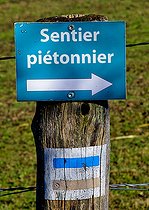 Biosphoto | 2575203 | Sign on a stake reading 'Sentier piétonnier', Sarthe, France | &copy; Michel Gile / Biosphoto