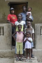 Biosphoto | 1604309 | Simple family in front of their home, Cabaret, Haiti, Caribbean, Central America | © Florian Kopp / imageBROKER / Biosphoto