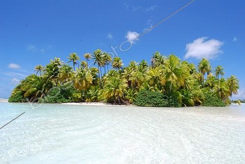 Biosphoto | 559423 | Small coral island of Blue Lagoon French Polynesia | &copy; Myriam Dupuis / Biosphoto