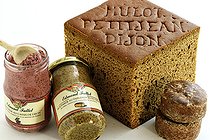 Biosphoto | 2304326 | Spécialités de la ville : pains d’épices Mulot et Petitjean, à la coupe, Nonnette de Dijon, moutarde Edmond Fallot, IGP Moutarde de Bourgogne, pots, au pain d’épices, au cassis de Dijon, Dijon, Côte-d'Or (21), France | &copy; Denis Bringard / Biosphoto