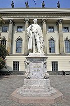Biosphoto | 1601593 | Statue of Hermann Ludwig Ferdinand von Helmholtz in front of the Humbold Universitaet, Unter den Linden, Berlin, Germany, Europe | © Walter G. Allgoewer / imageBROKER / Biosphoto