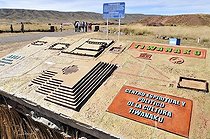 Biosphoto | 1601213 | Stone tablet at the entrance to Tihuanaku showing an overview of the temple grounds, UNESCO World Heritage Site, La Paz, Bolivia, South America | © Florian Kopp / imageBROKER / Biosphoto
