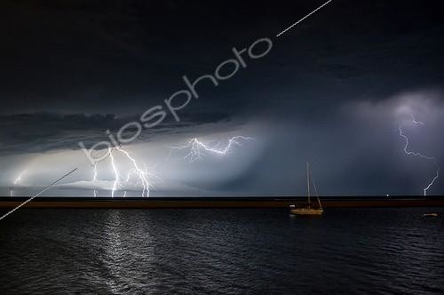 Biosphoto | 2023414 | Storm on the estuary of the Gironde night in summer - France ; Thunderstorm kind MCS (meso-scale convective system) born on the Bay of Biscay and back on France in the night and hit Paris at dawn. | &copy; Xavier Delorme / Biosphoto