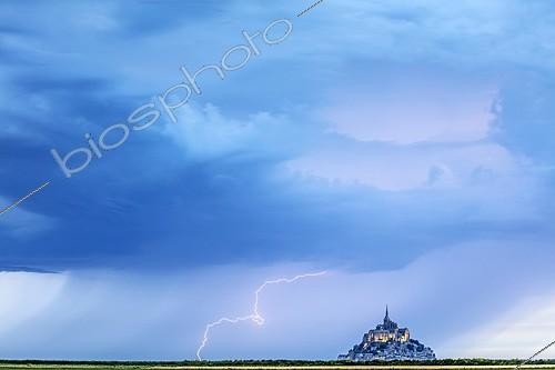 Biosphoto | 2065754 | Stormy evening in the blue hour of Mont Saint-Michel, Normandy, France | &copy; Vincent M. / Biosphoto