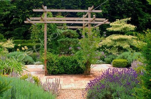 Biosphoto | 17523 | Structure en bois et terrasse Jardins de Plantbessin | &copy; Frédéric Didillon / Biosphoto