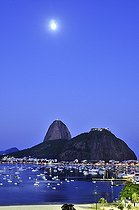 Biosphoto | 1605640 | Sugarloaf Mountain, Pão de Açúcar, at night with full moon, Rio de Janeiro, Brazil, South America | © Florian Kopp / imageBROKER / Biosphoto