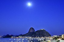 Biosphoto | 1605642 | Sugarloaf Mountain, Pão de Açúcar, at night with full moon, Rio de Janeiro, Brazil, South America | © Florian Kopp / imageBROKER / Biosphoto