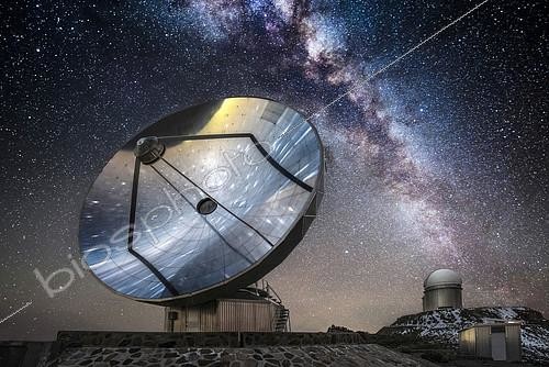 Biosphoto | 2100071 | Swedish Antenna at the ESO observatory of La Silla - Chile | &copy; Alberto Ghizzi Panizza / Biosphoto