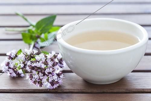Biosphoto | 1290640 | Sweet Marjoram flower and Sweet Marjoram herbal tea in bowl | &copy; Frédérique Bidault / Biosphoto