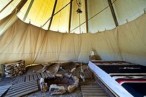Biosphoto | 1251476 | Teepee indoors | &copy; Franck Fouquet / Biosphoto