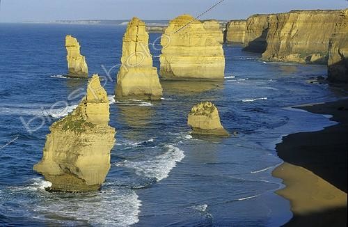 Biosphoto | 521090 | The 12 Apostles Port Campbell National Park, Australia | &copy; Cyril Ruoso / Biosphoto