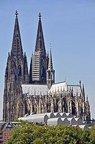 Biosphoto | 1600707 | The Koelner Dom Cologne Cathedral, in front the Museum Ludwig, Cologne, North Rhine-Westphalia, Germany, Europe | © Walter G. Allgoewer / imageBROKER / Biosphoto