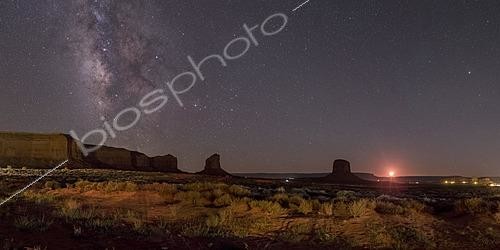 Biosphoto | 2624505 | The nearly quarter moon sets on the horizon, giving way to the splendor of the Milky Way in the desert at Monument Valley, Utah, USA. | &copy; Philippe Jacquot / Biosphoto