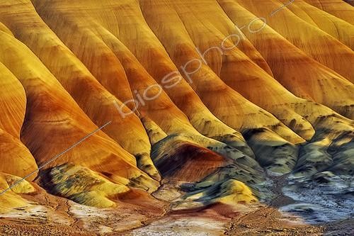 Biosphoto | 1975273 | The Painted Hills - John Day Fossil Beds National Monument ; Eroded hills of volcanic ash brightly colored with oxides of iron and manganese, and lignite - tertiary era, to - 25 My | &copy; Jean-Philippe Delobelle / Biosphoto