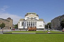 Biosphoto | 1605705 | Theater Duisburg, in the front the metal sculpture, 
