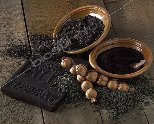 Biosphoto | 1488254 | Thés dans une cuisine ; Thé vert. Thé de Ceylan. Thé Darjeeling | &copy; Gilles Le Scanff & Joëlle-Caroline Mayer / Biosphoto