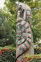 Biosphoto | 1533498 | Totem pole of the Cowichan Tribe, Duncan, Vancouver Island, British Columbia, Canada, North America | &copy; Horst Mahr / imageBROKER / Biosphoto