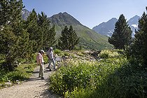 Biosphoto | 2588030 | Tourists, visitors to the Lautaret botanical garden in Villar-d'Arène, France. | &copy; Antoine Boureau / Biosphoto