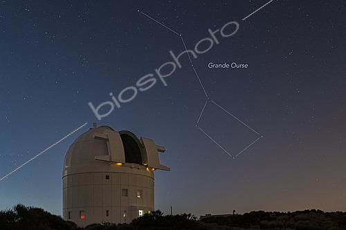 Biosphoto | 2624480 | Ursa Major and the 1m optical telescope OGS (Optical Ground Station) start operating here at the beginning of the evening, with the constellation of the Great Bear in the background, Tenerife, Canary Islands, Spain. | &copy; Philippe Jacquot / Biosphoto