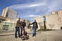 Biosphoto | 1251143 | Using the ball for thermographic measurements France | &copy; Michel Gunther / Biosphoto